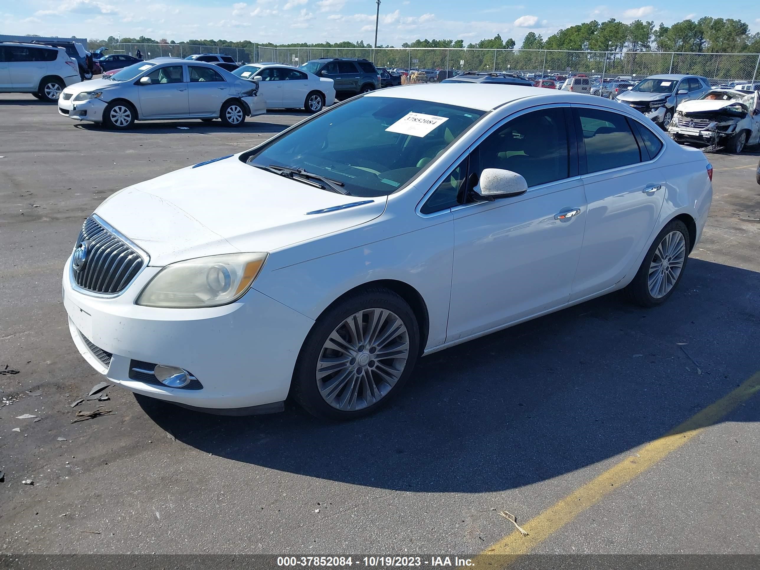 Photo 1 VIN: 1G4PP5SK3E4179653 - BUICK VERANO 