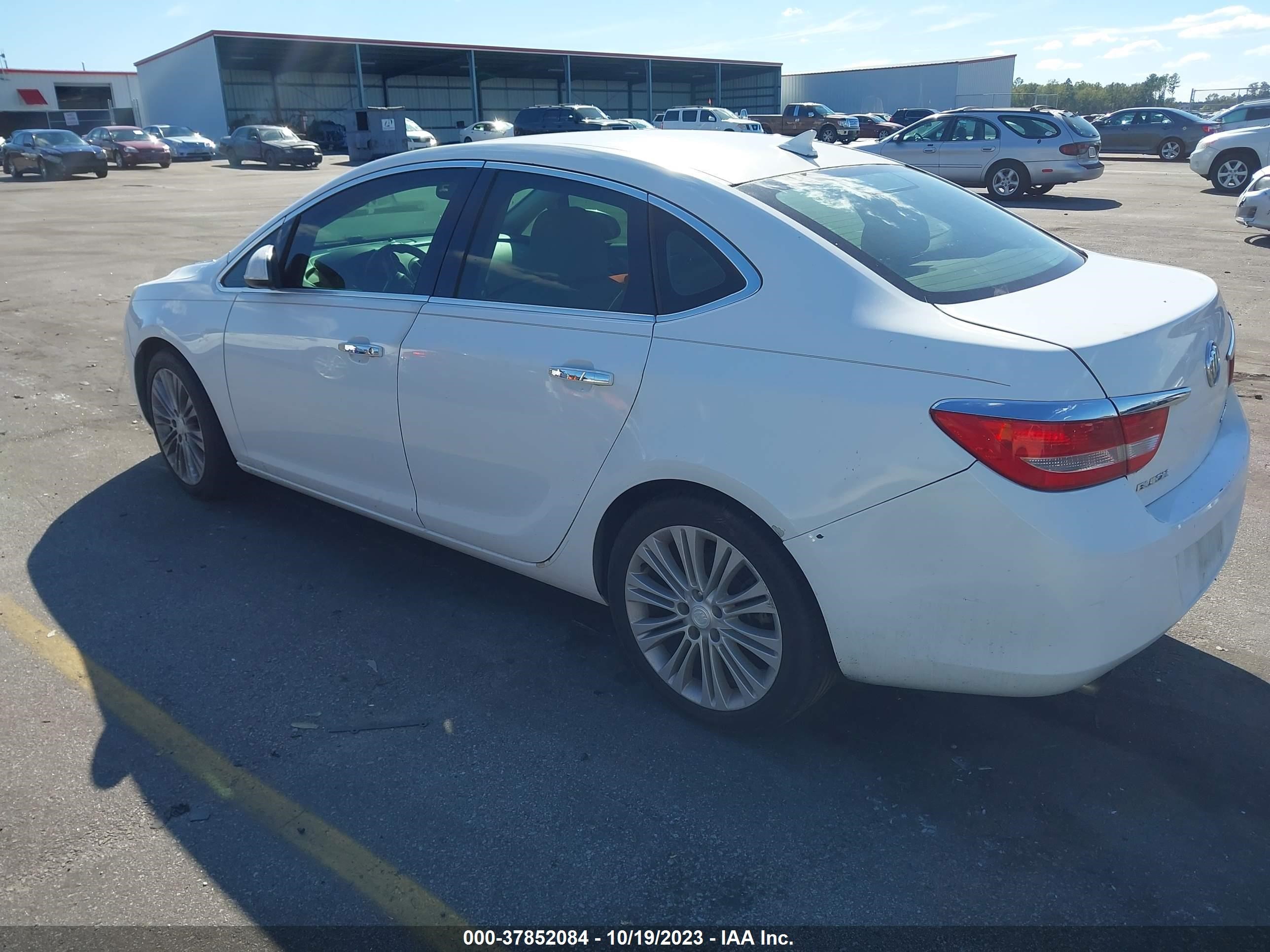 Photo 2 VIN: 1G4PP5SK3E4179653 - BUICK VERANO 