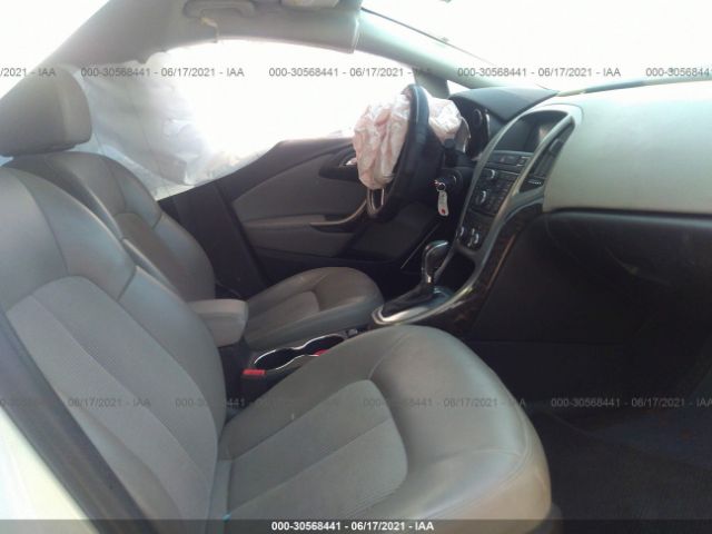 Photo 4 VIN: 1G4PP5SK3F4126775 - BUICK VERANO 