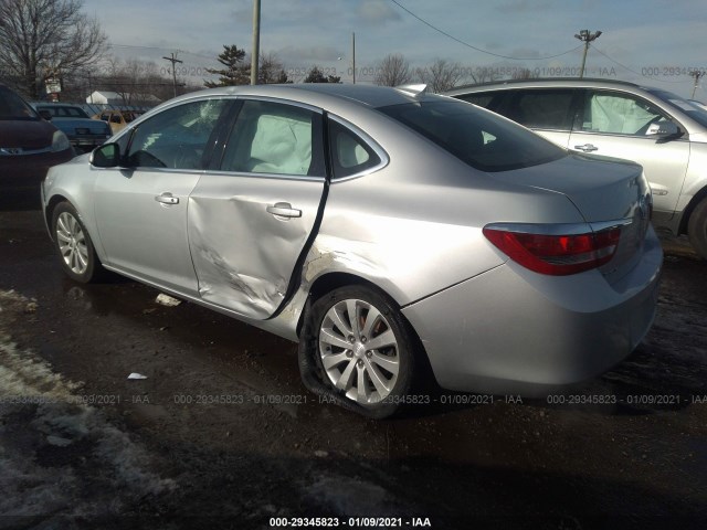 Photo 2 VIN: 1G4PP5SK3F4211339 - BUICK VERANO 