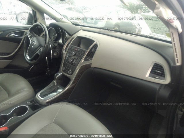 Photo 4 VIN: 1G4PP5SK3G4110495 - BUICK VERANO 