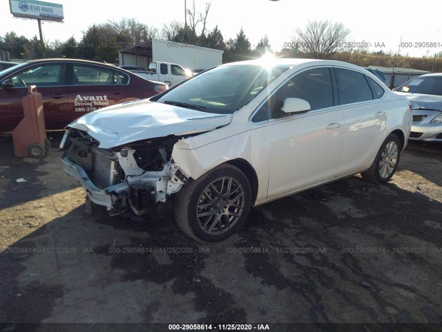 Photo 1 VIN: 1G4PP5SK3G4165416 - BUICK VERANO 