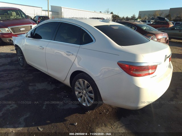 Photo 2 VIN: 1G4PP5SK3G4165416 - BUICK VERANO 