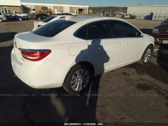 Photo 3 VIN: 1G4PP5SK3G4165416 - BUICK VERANO 