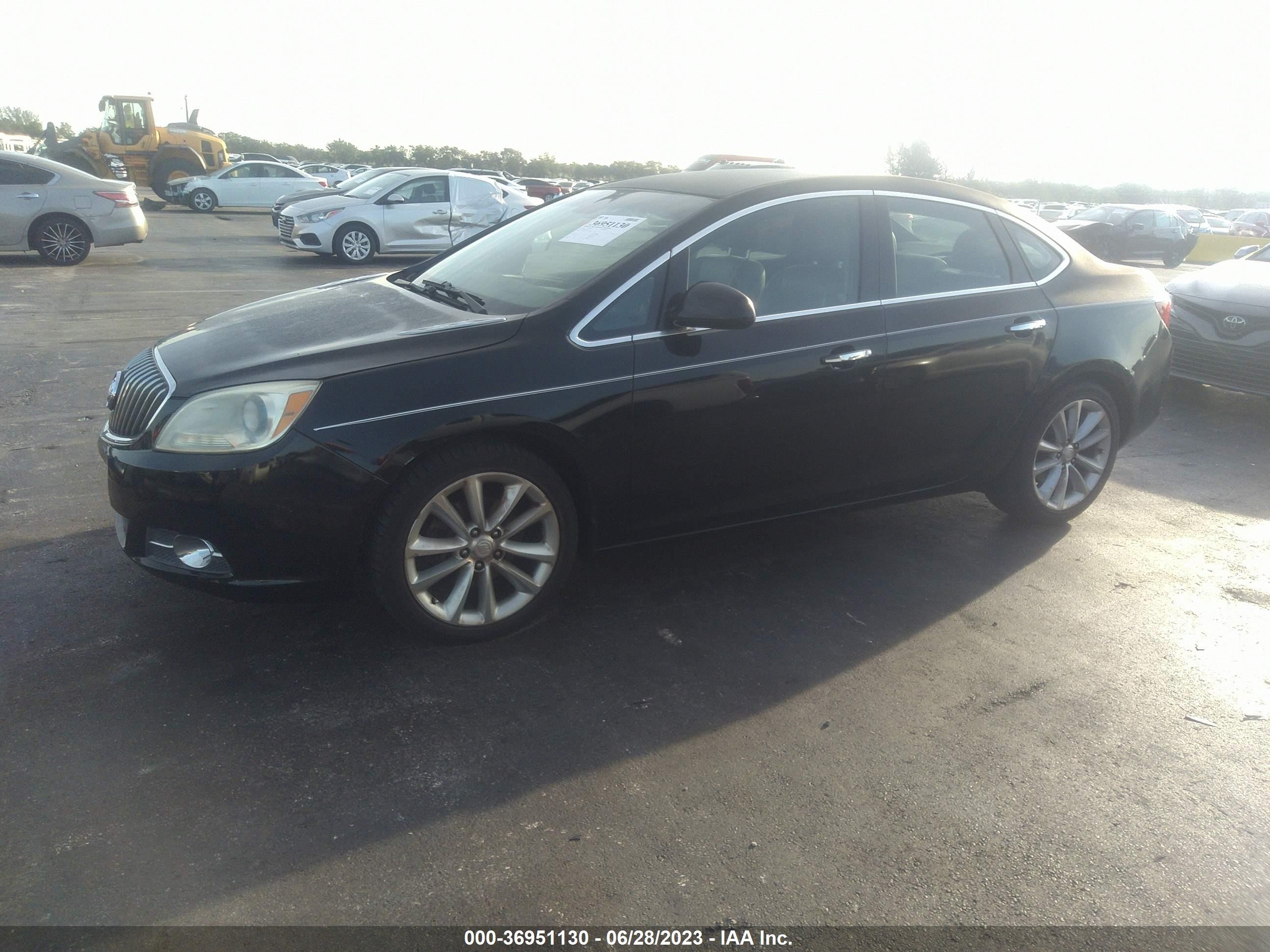 Photo 1 VIN: 1G4PP5SK4C4215265 - BUICK VERANO 