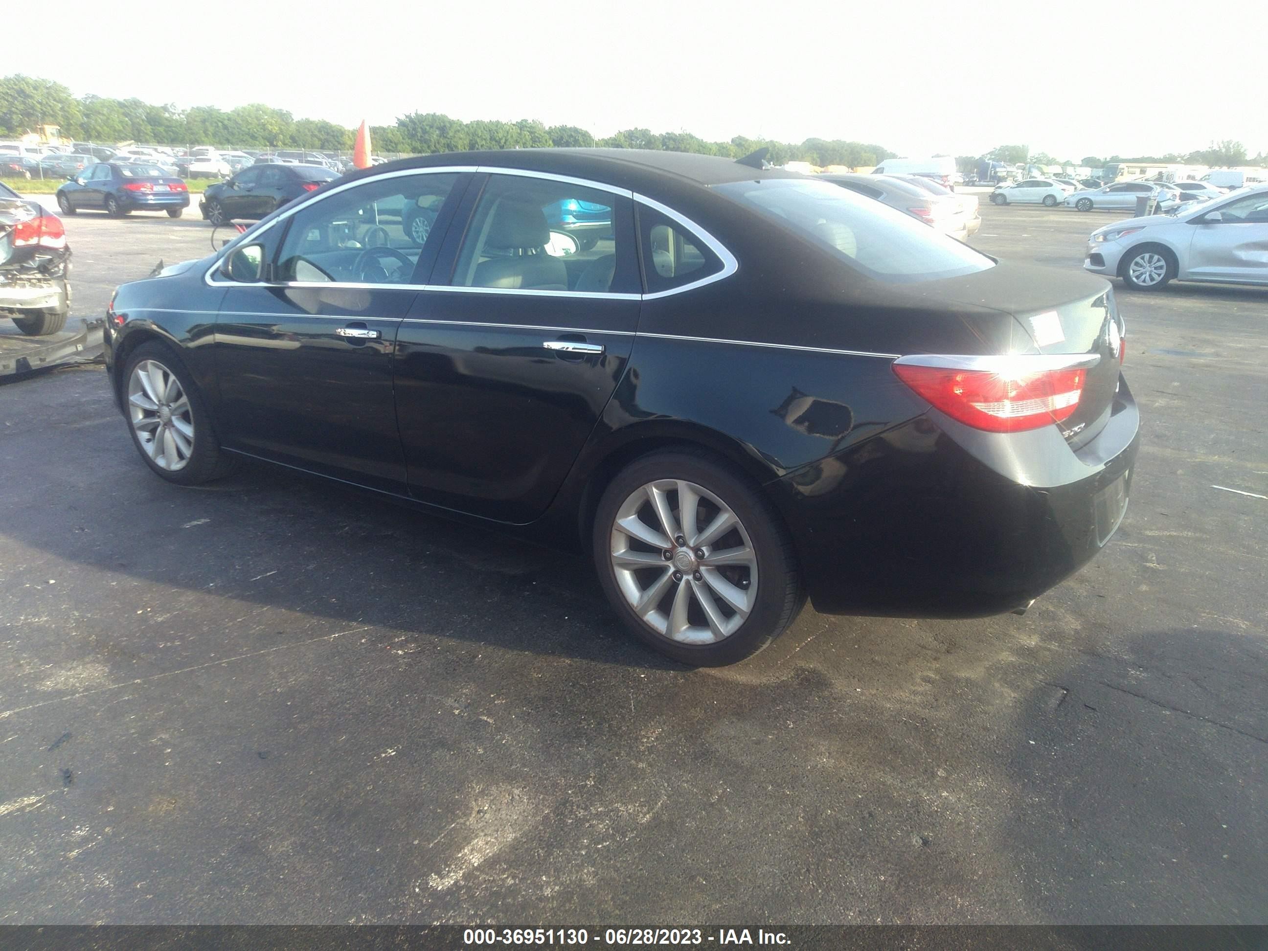 Photo 2 VIN: 1G4PP5SK4C4215265 - BUICK VERANO 