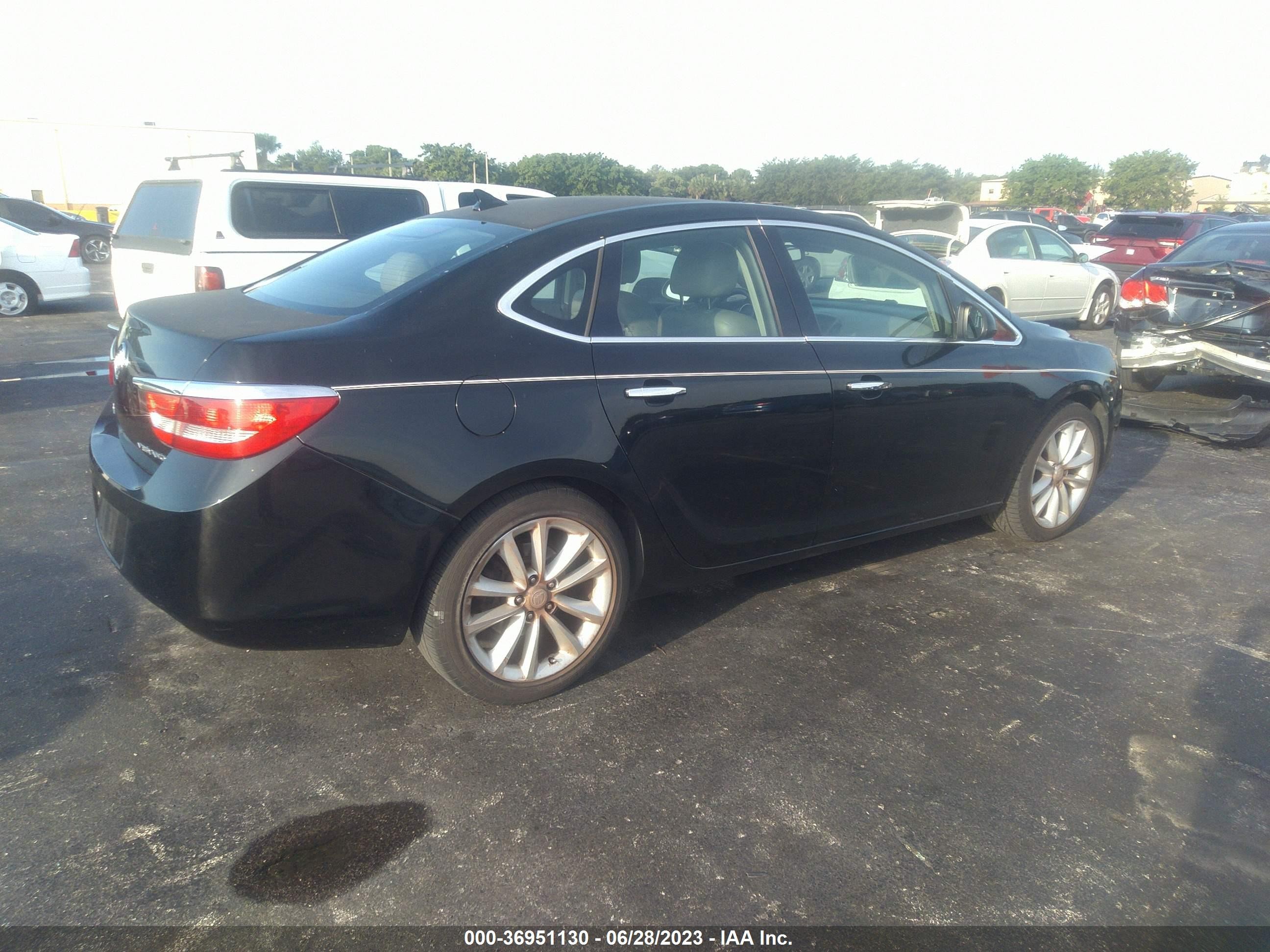 Photo 3 VIN: 1G4PP5SK4C4215265 - BUICK VERANO 