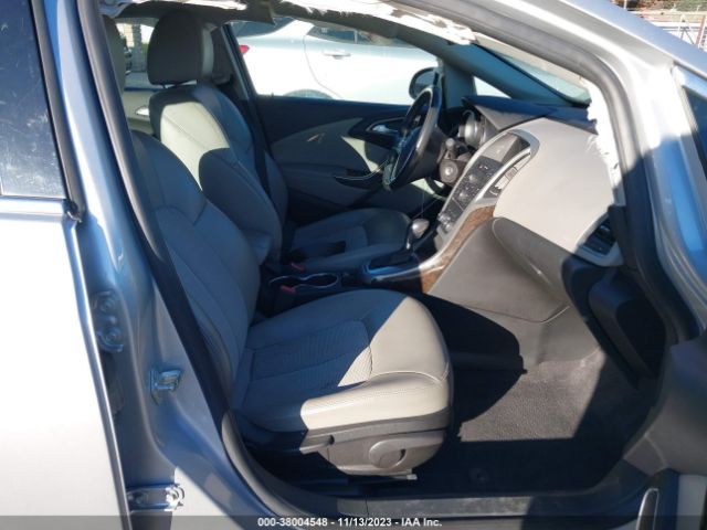 Photo 4 VIN: 1G4PP5SK4D4103955 - BUICK VERANO 