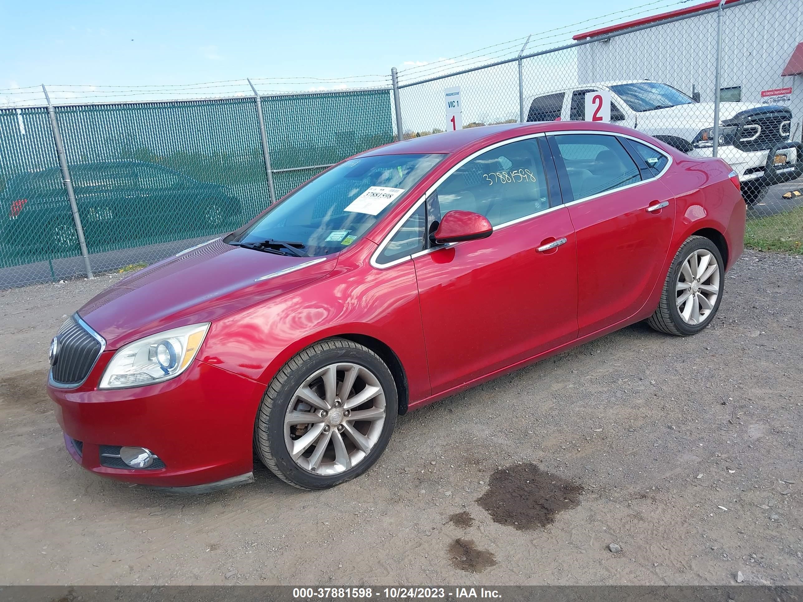 Photo 1 VIN: 1G4PP5SK4D4110002 - BUICK VERANO 