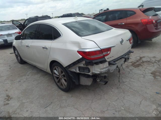 Photo 2 VIN: 1G4PP5SK4D4145610 - BUICK VERANO 