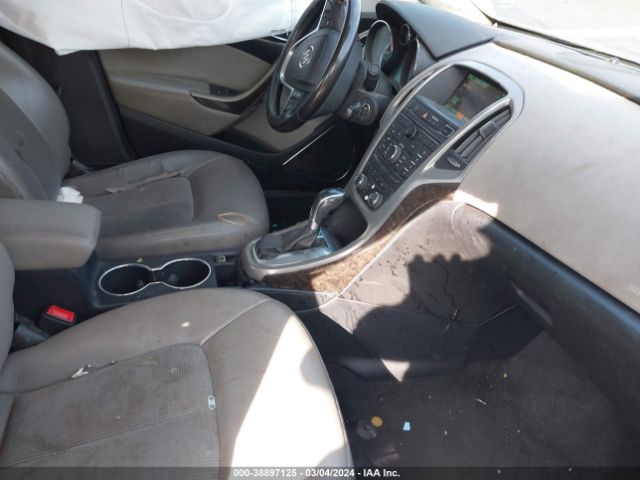 Photo 4 VIN: 1G4PP5SK4E4180133 - BUICK VERANO 