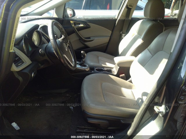 Photo 4 VIN: 1G4PP5SK4E4207136 - BUICK VERANO 