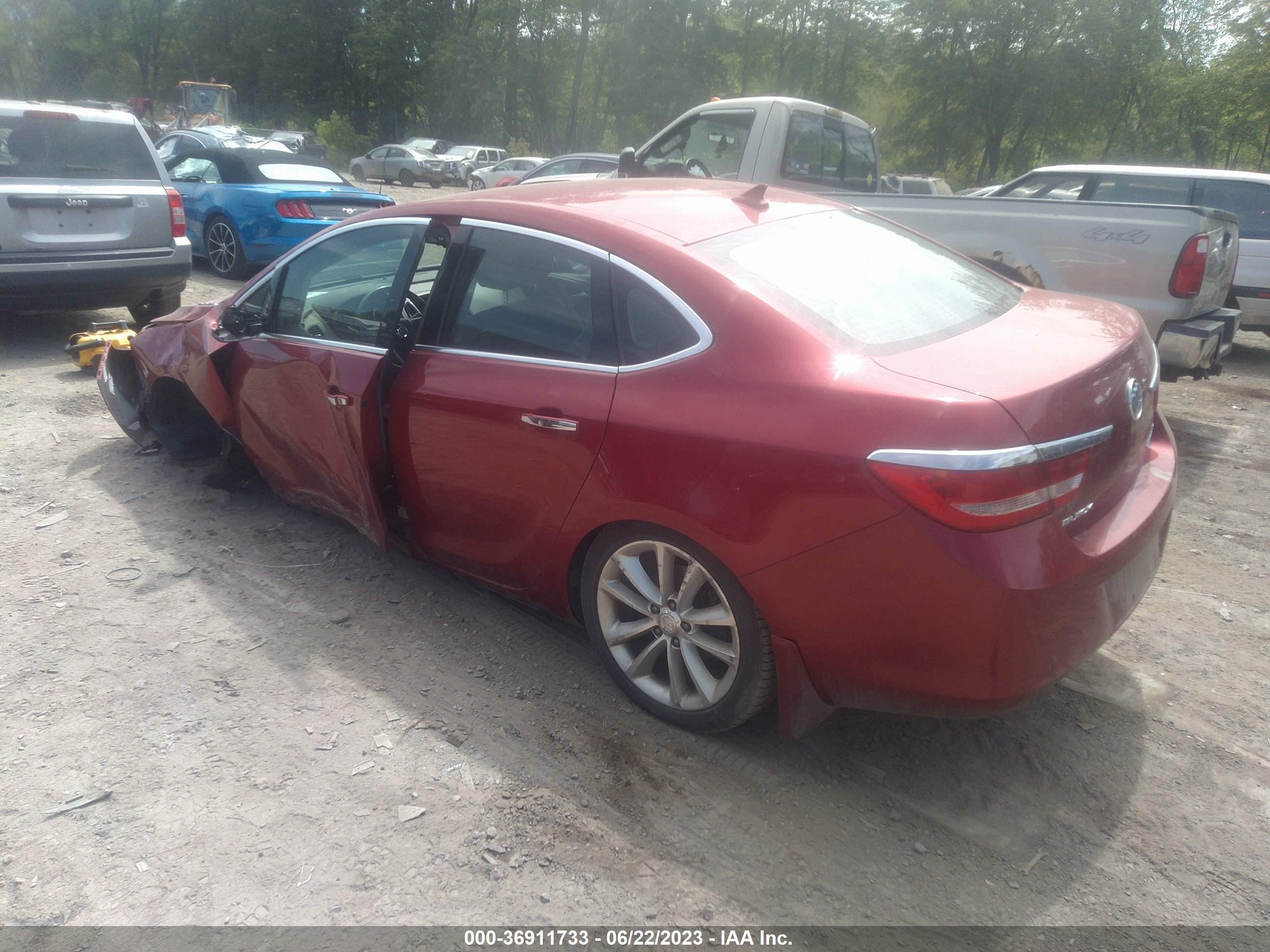 Photo 2 VIN: 1G4PP5SK4E4209470 - BUICK VERANO 