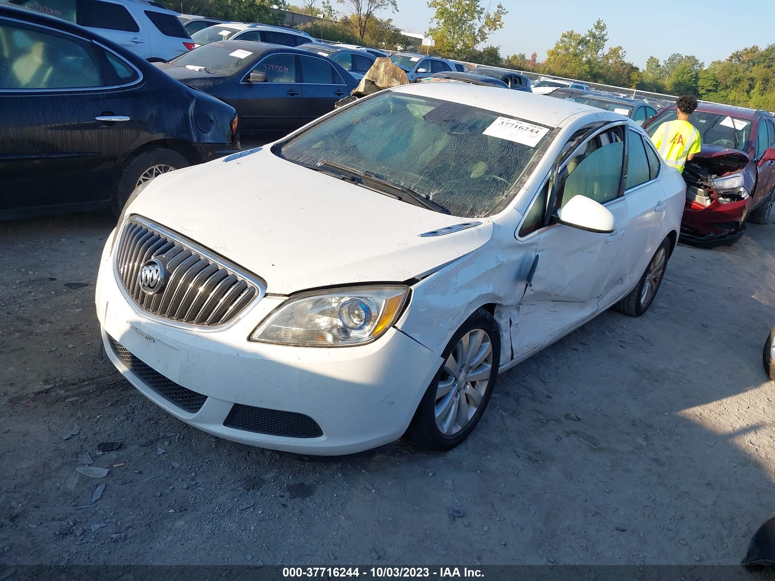 Photo 1 VIN: 1G4PP5SK4F4188346 - BUICK VERANO 