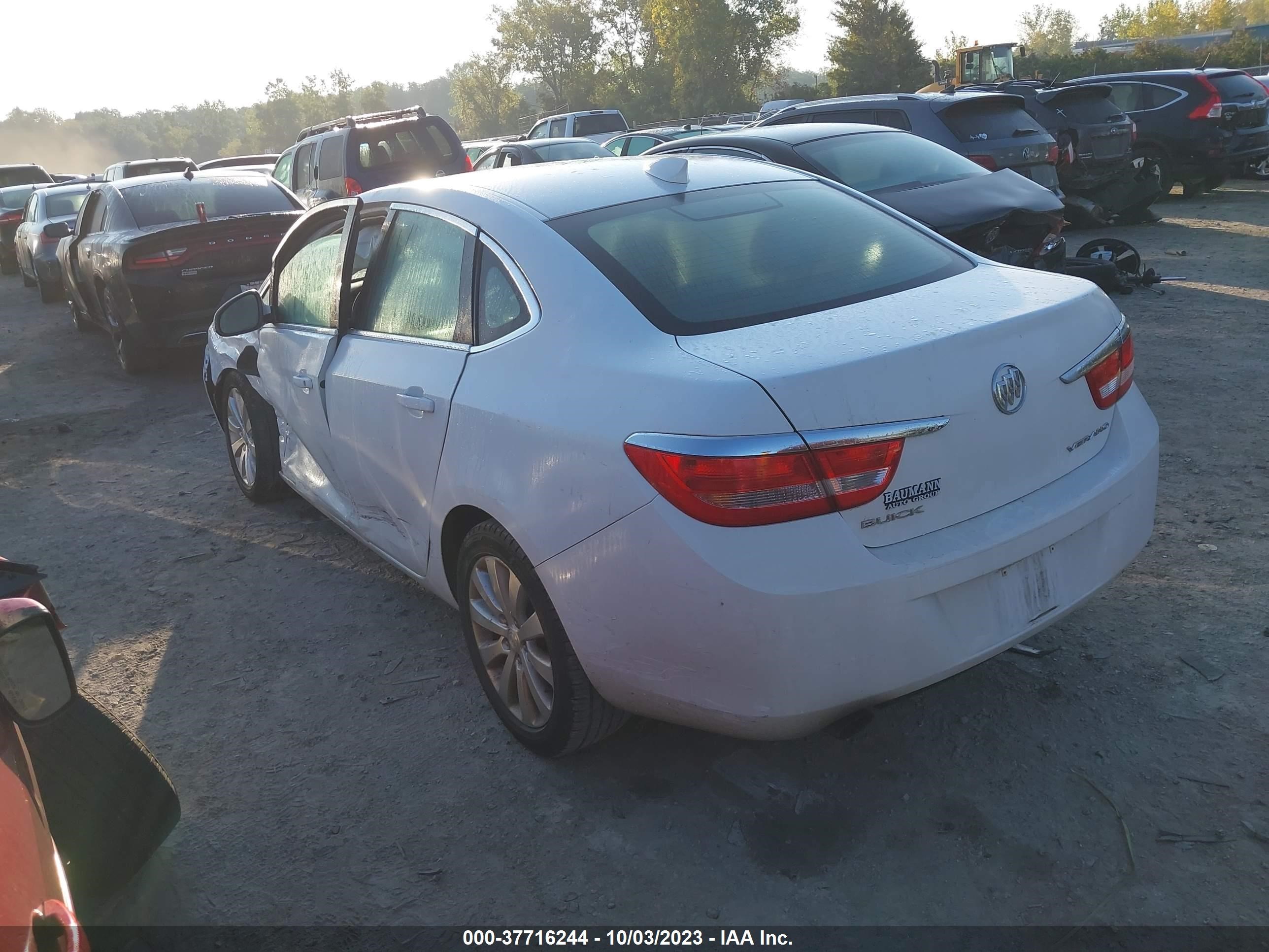 Photo 2 VIN: 1G4PP5SK4F4188346 - BUICK VERANO 