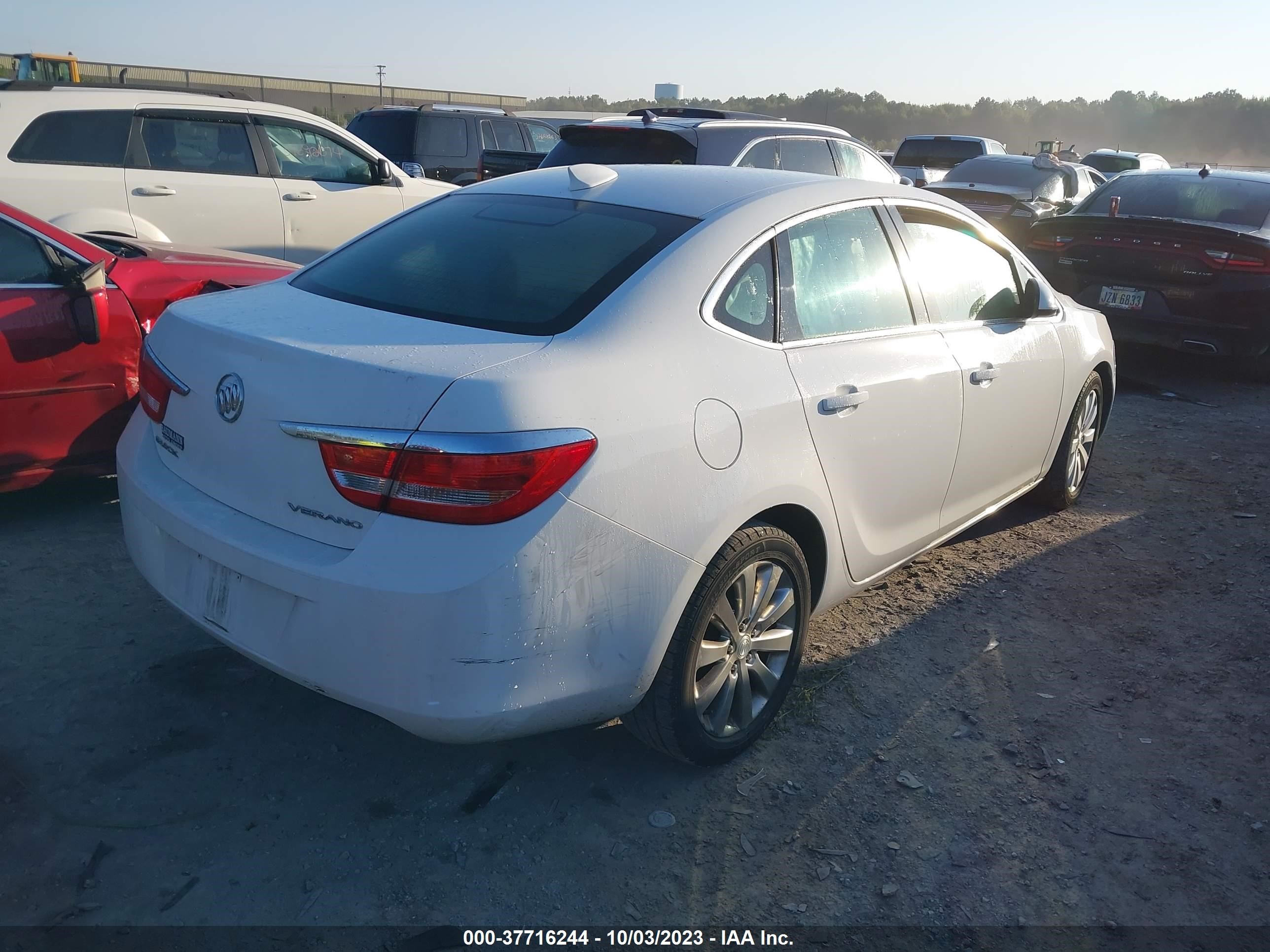 Photo 3 VIN: 1G4PP5SK4F4188346 - BUICK VERANO 