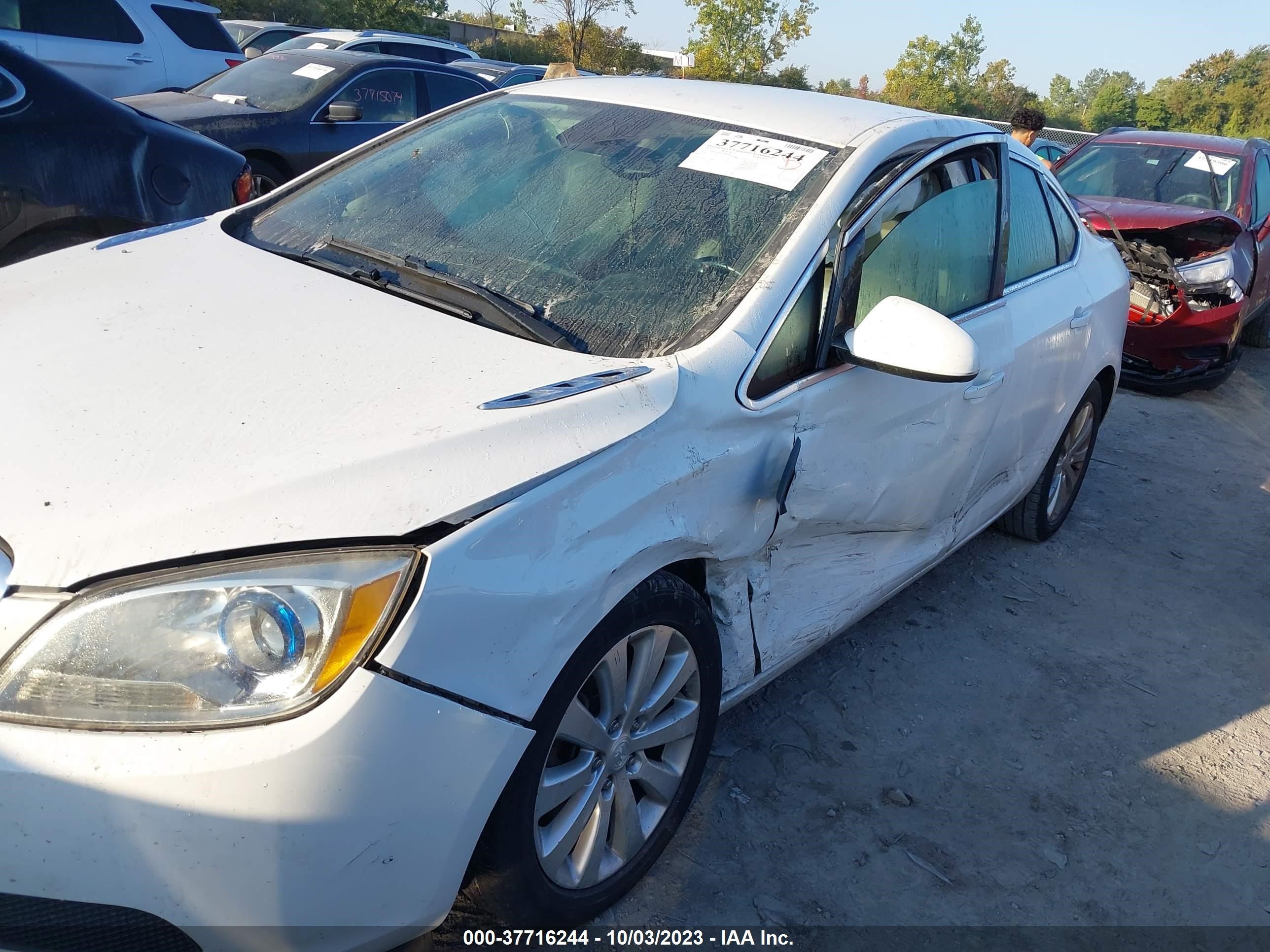 Photo 5 VIN: 1G4PP5SK4F4188346 - BUICK VERANO 