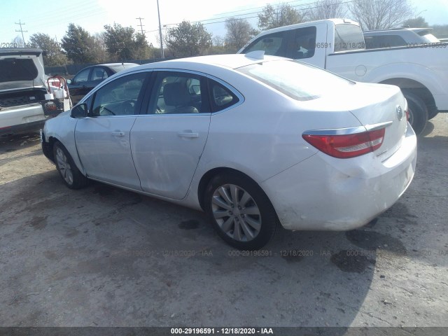 Photo 2 VIN: 1G4PP5SK4G4125829 - BUICK VERANO 