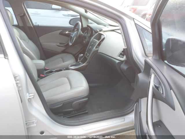 Photo 4 VIN: 1G4PP5SK4G4137656 - BUICK VERANO 