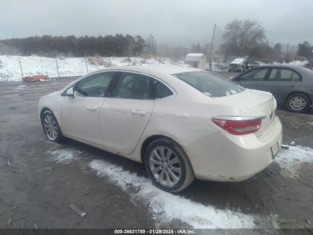 Photo 2 VIN: 1G4PP5SK4G4156725 - BUICK VERANO 