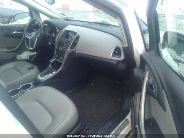 Photo 4 VIN: 1G4PP5SK4G4156725 - BUICK VERANO 