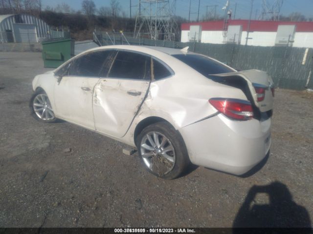 Photo 2 VIN: 1G4PP5SK5C4218630 - BUICK VERANO 