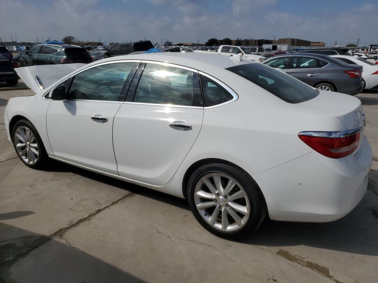 Photo 1 VIN: 1G4PP5SK5D4153098 - BUICK VERANO 