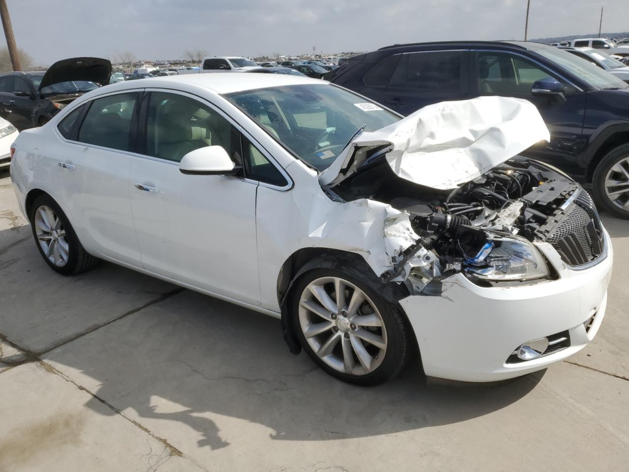 Photo 3 VIN: 1G4PP5SK5D4153098 - BUICK VERANO 