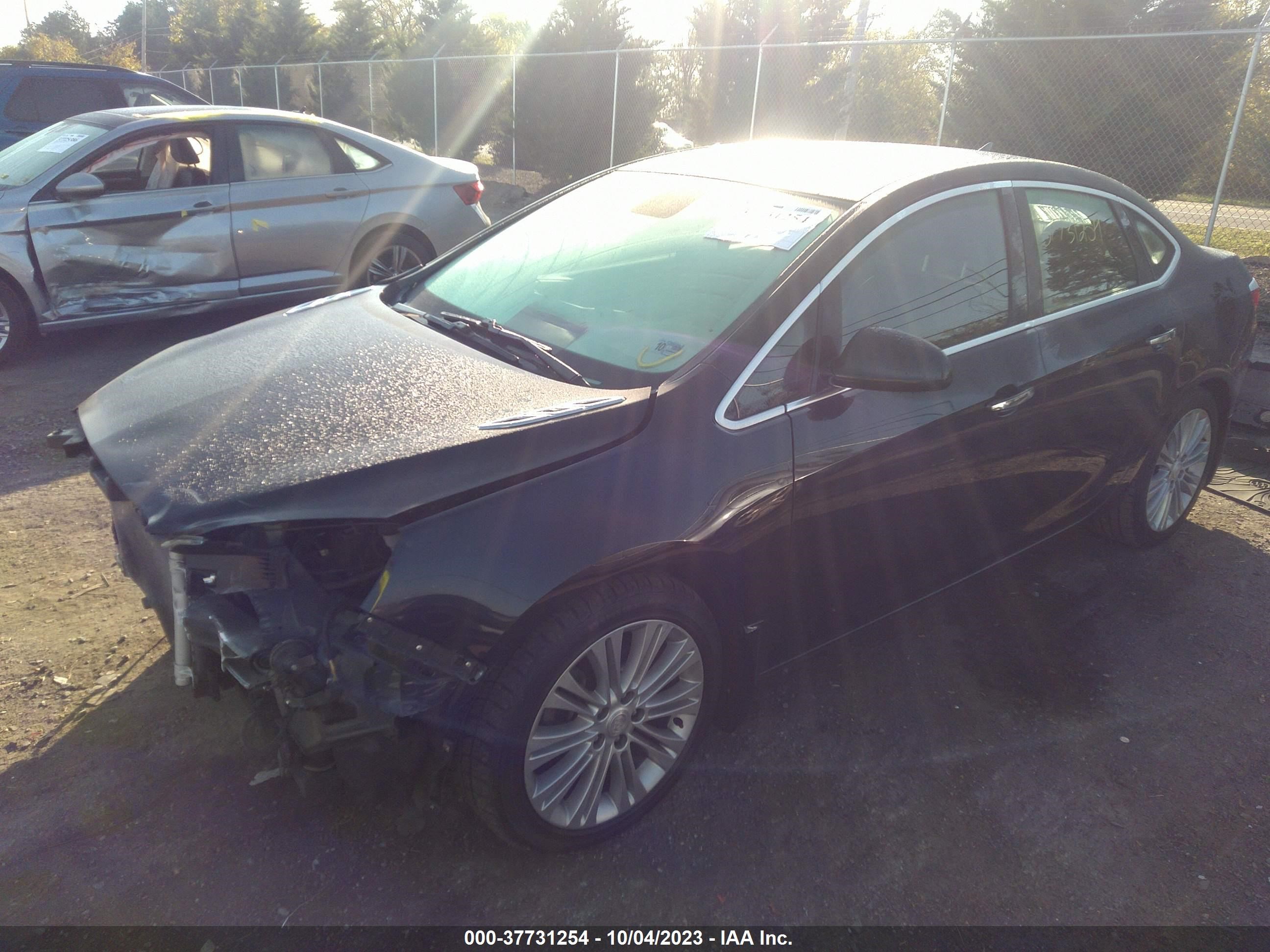 Photo 1 VIN: 1G4PP5SK5E4158383 - BUICK VERANO 