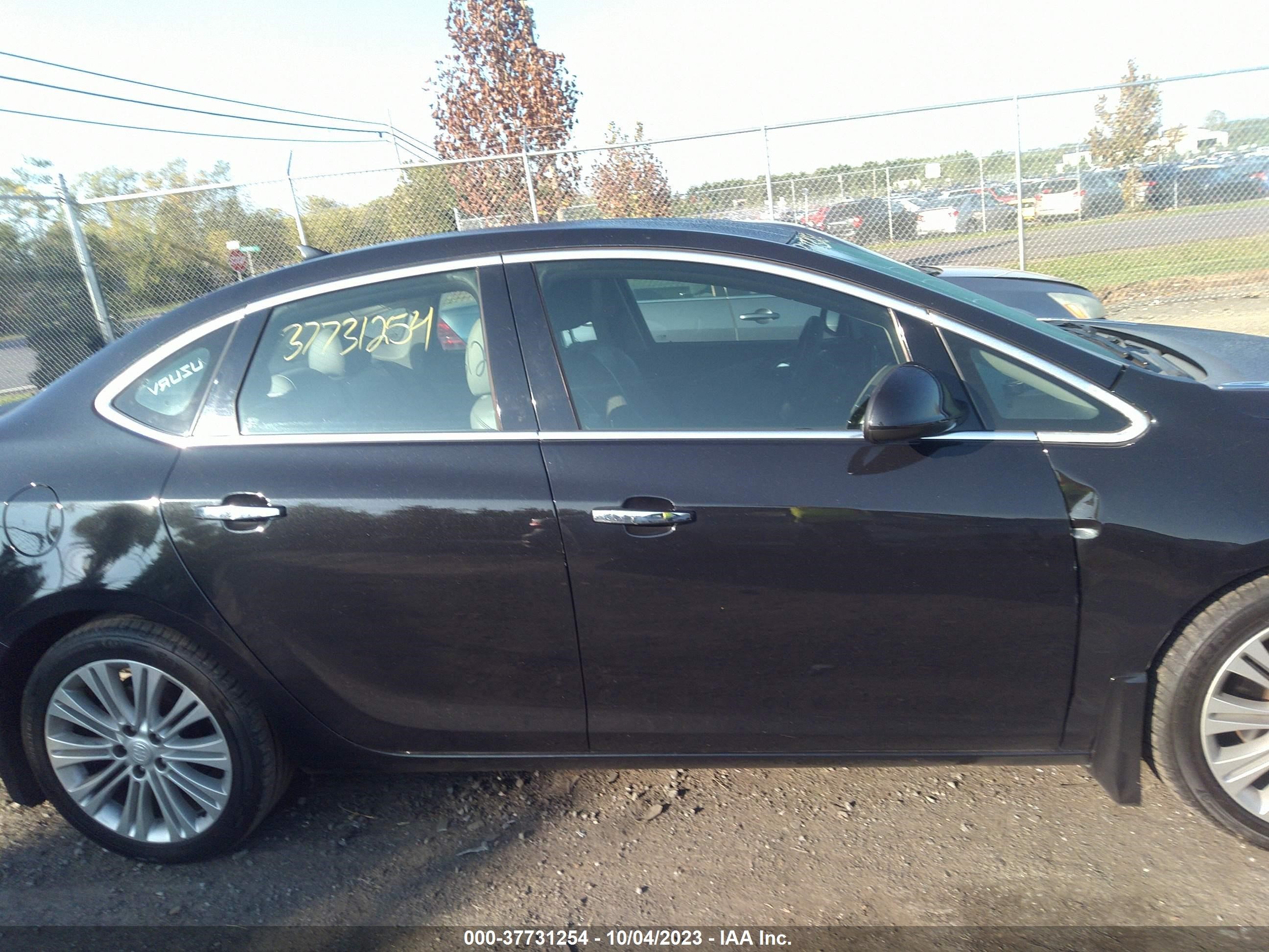 Photo 12 VIN: 1G4PP5SK5E4158383 - BUICK VERANO 