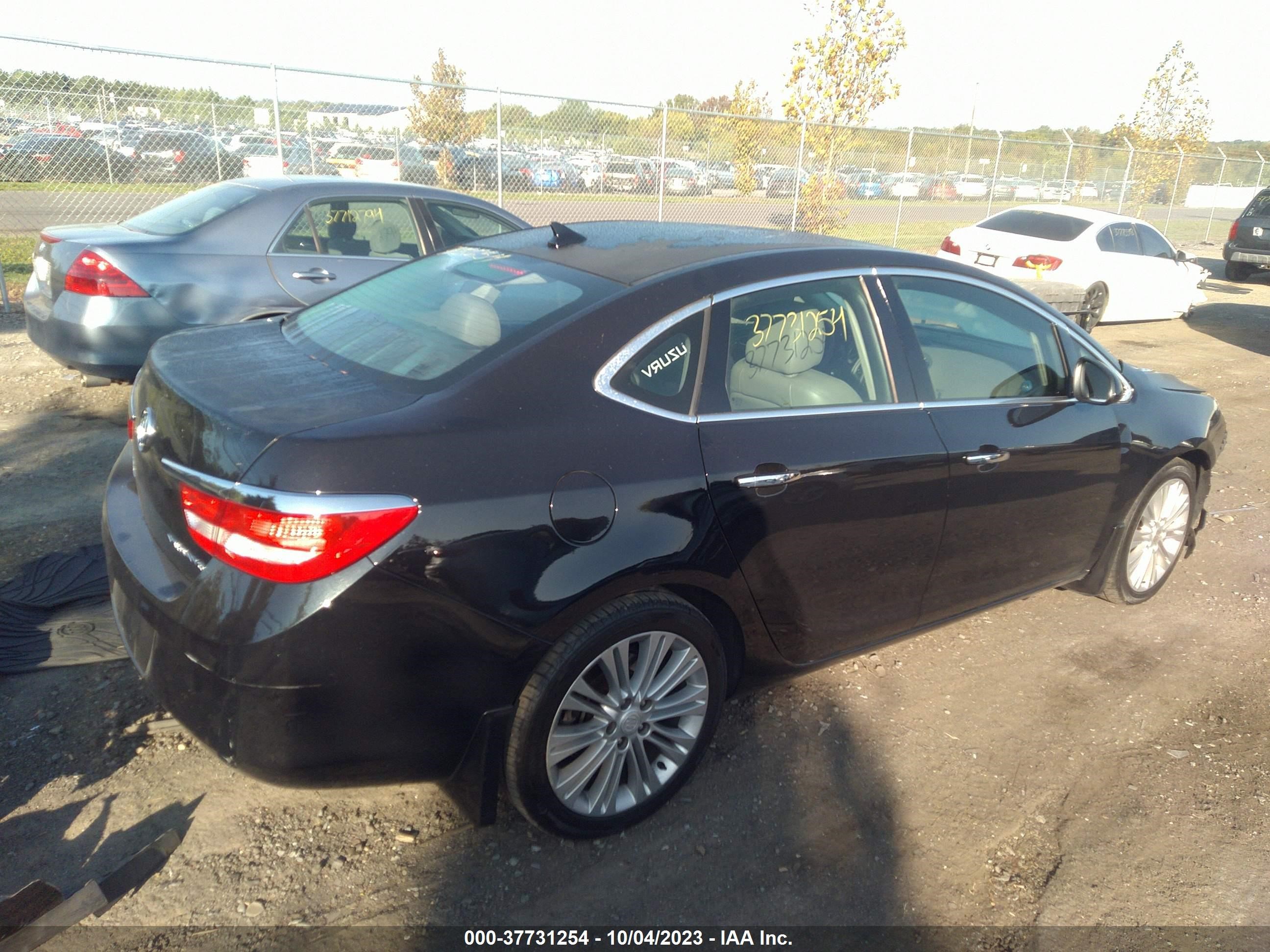 Photo 3 VIN: 1G4PP5SK5E4158383 - BUICK VERANO 