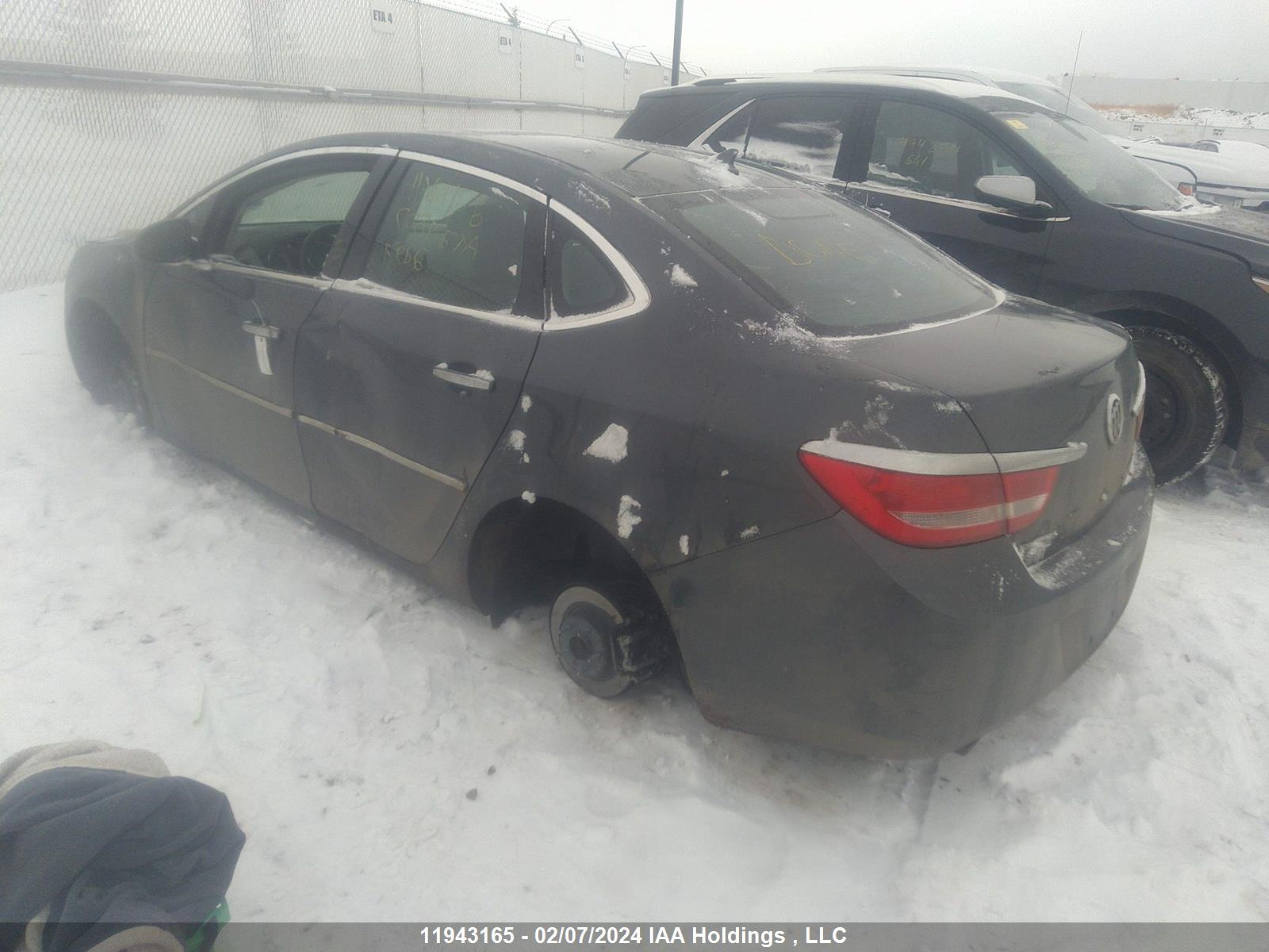 Photo 2 VIN: 1G4PP5SK6C4180857 - BUICK VERANO 