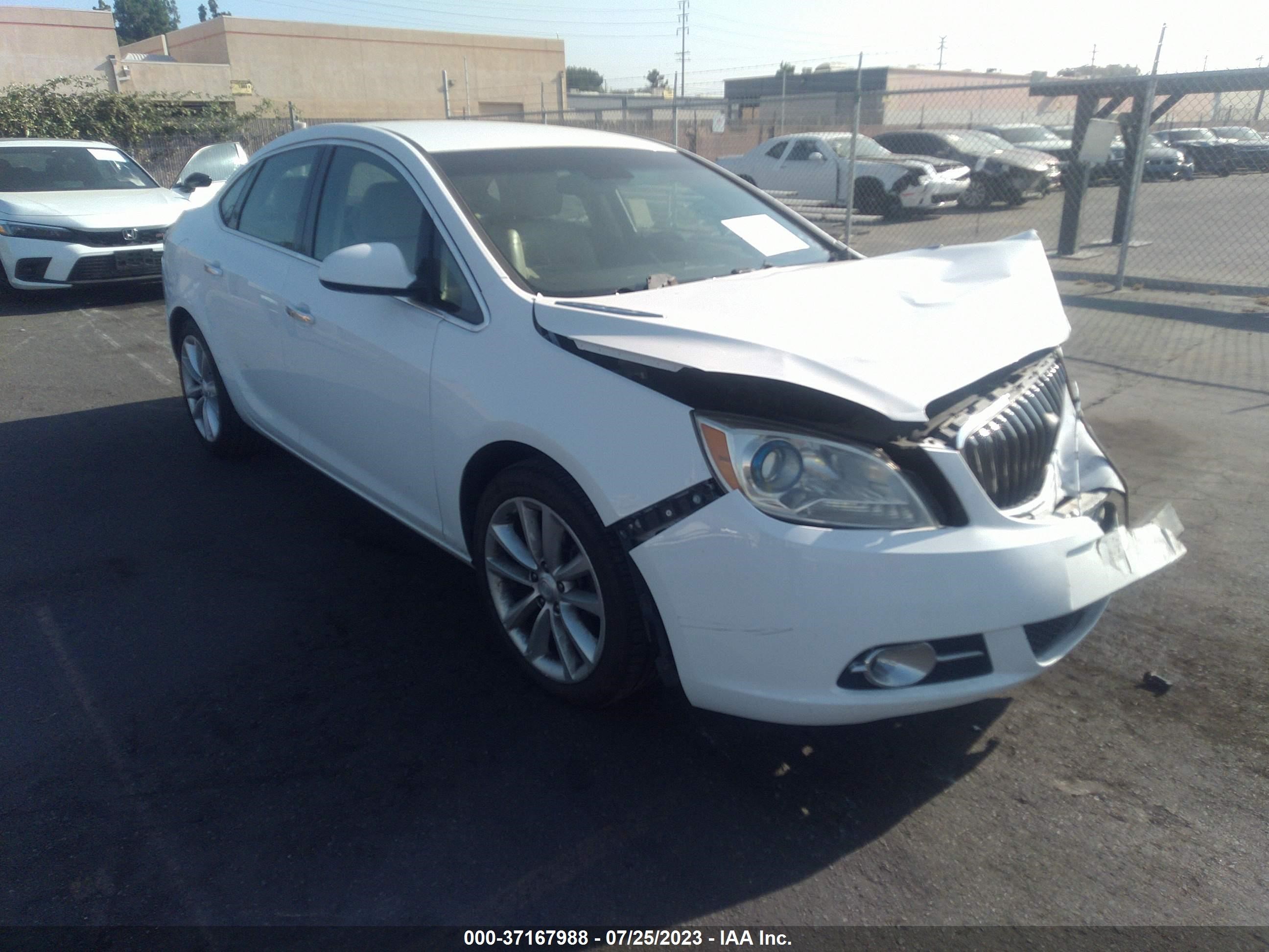 Photo 0 VIN: 1G4PP5SK6C4216515 - BUICK VERANO 