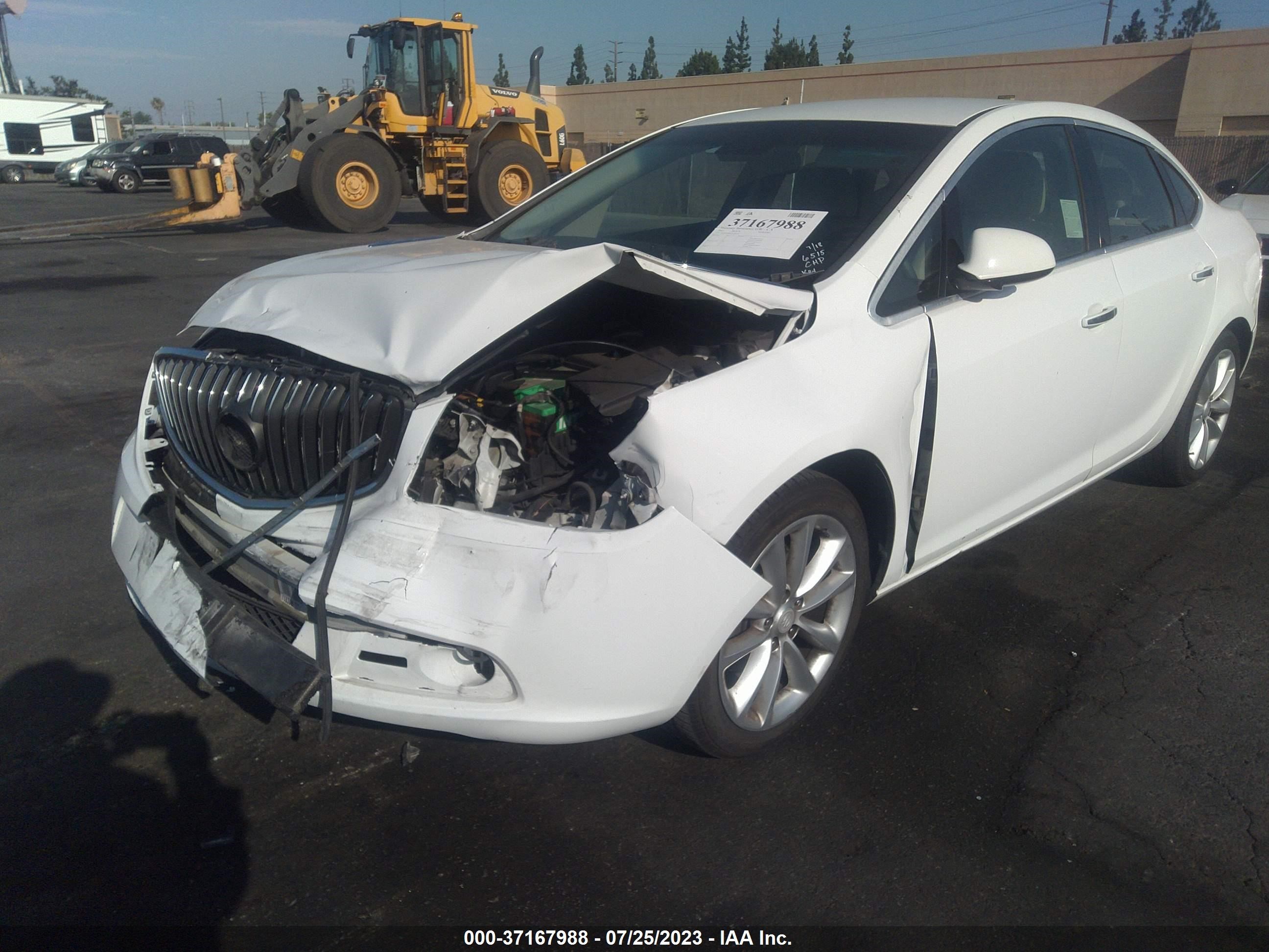 Photo 1 VIN: 1G4PP5SK6C4216515 - BUICK VERANO 