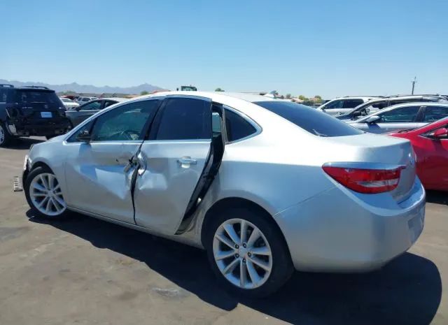 Photo 2 VIN: 1G4PP5SK6E4124372 - BUICK VERANO 