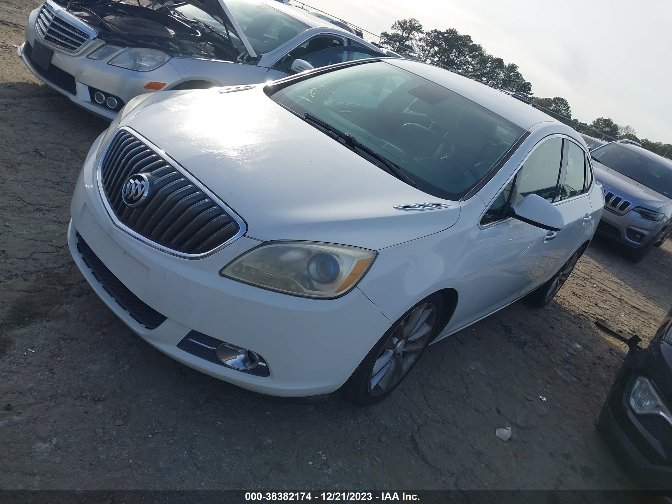 Photo 1 VIN: 1G4PP5SK6E4196172 - BUICK VERANO 