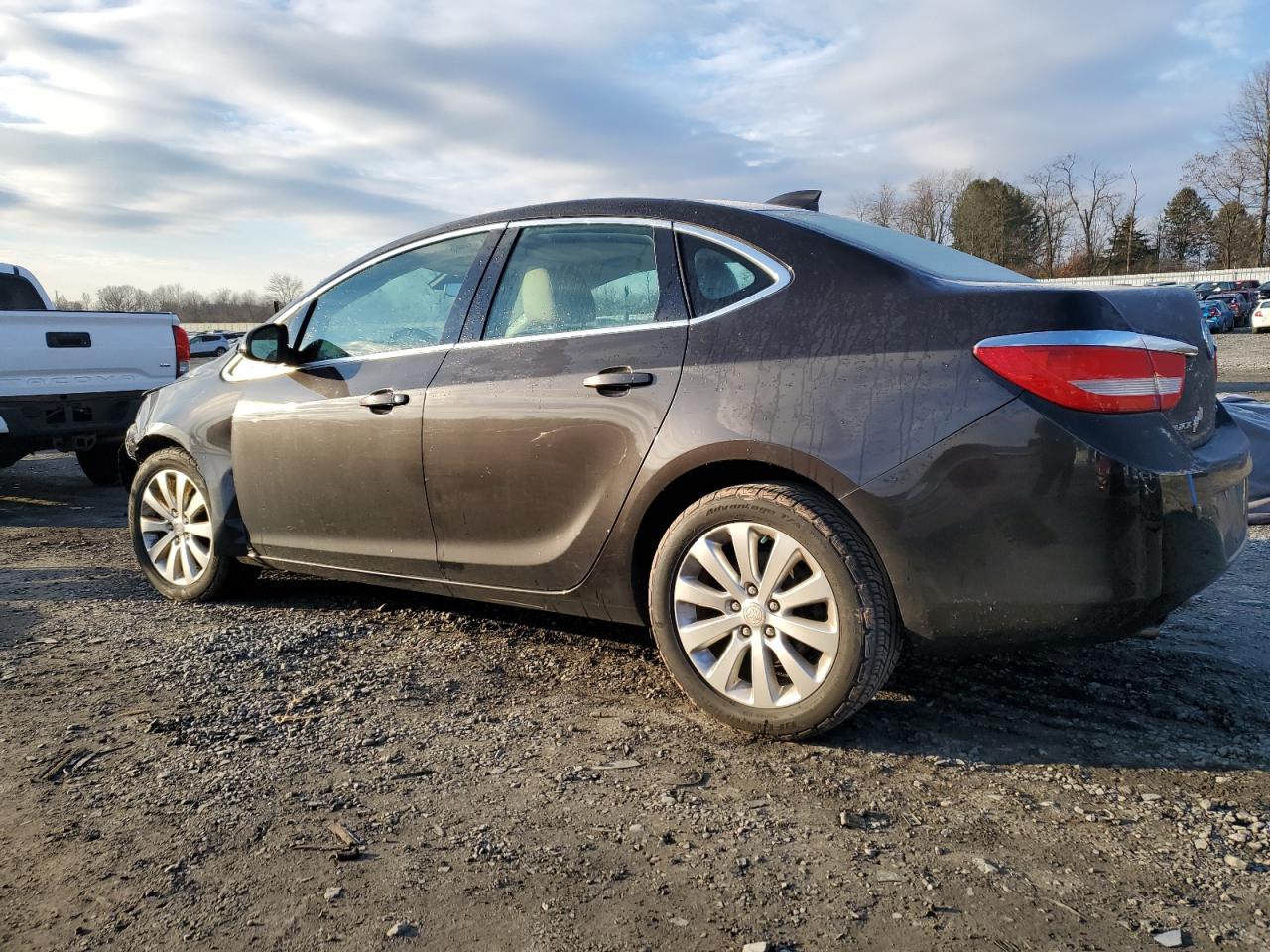 Photo 1 VIN: 1G4PP5SK6F4154179 - BUICK VERANO 