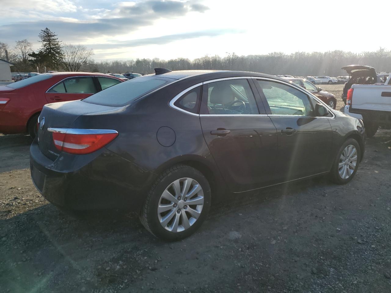 Photo 2 VIN: 1G4PP5SK6F4154179 - BUICK VERANO 