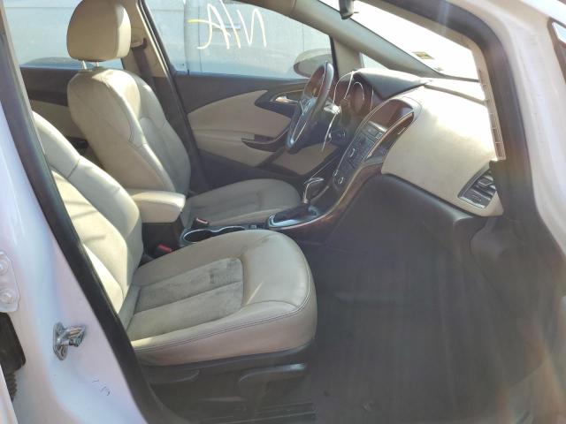 Photo 4 VIN: 1G4PP5SK6F4215353 - BUICK VERANO 