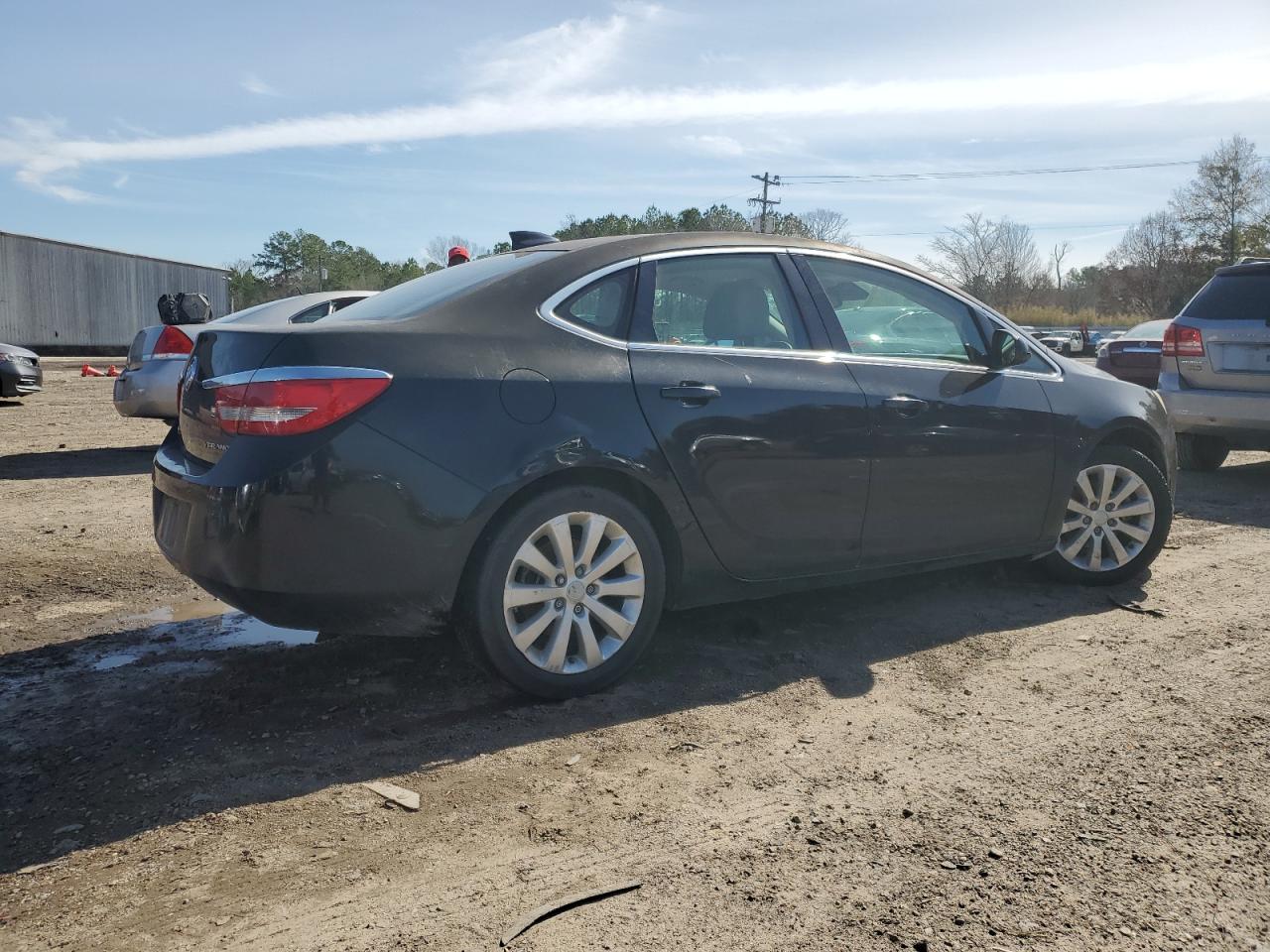 Photo 2 VIN: 1G4PP5SK6G4113777 - BUICK VERANO 