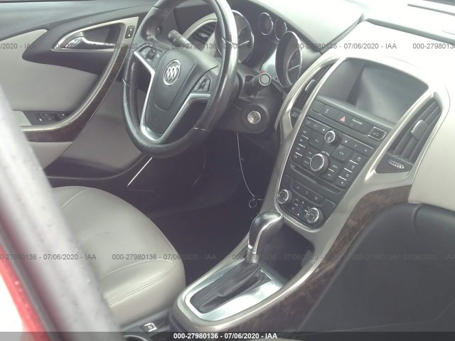 Photo 4 VIN: 1G4PP5SK7D4147903 - BUICK VERANO 