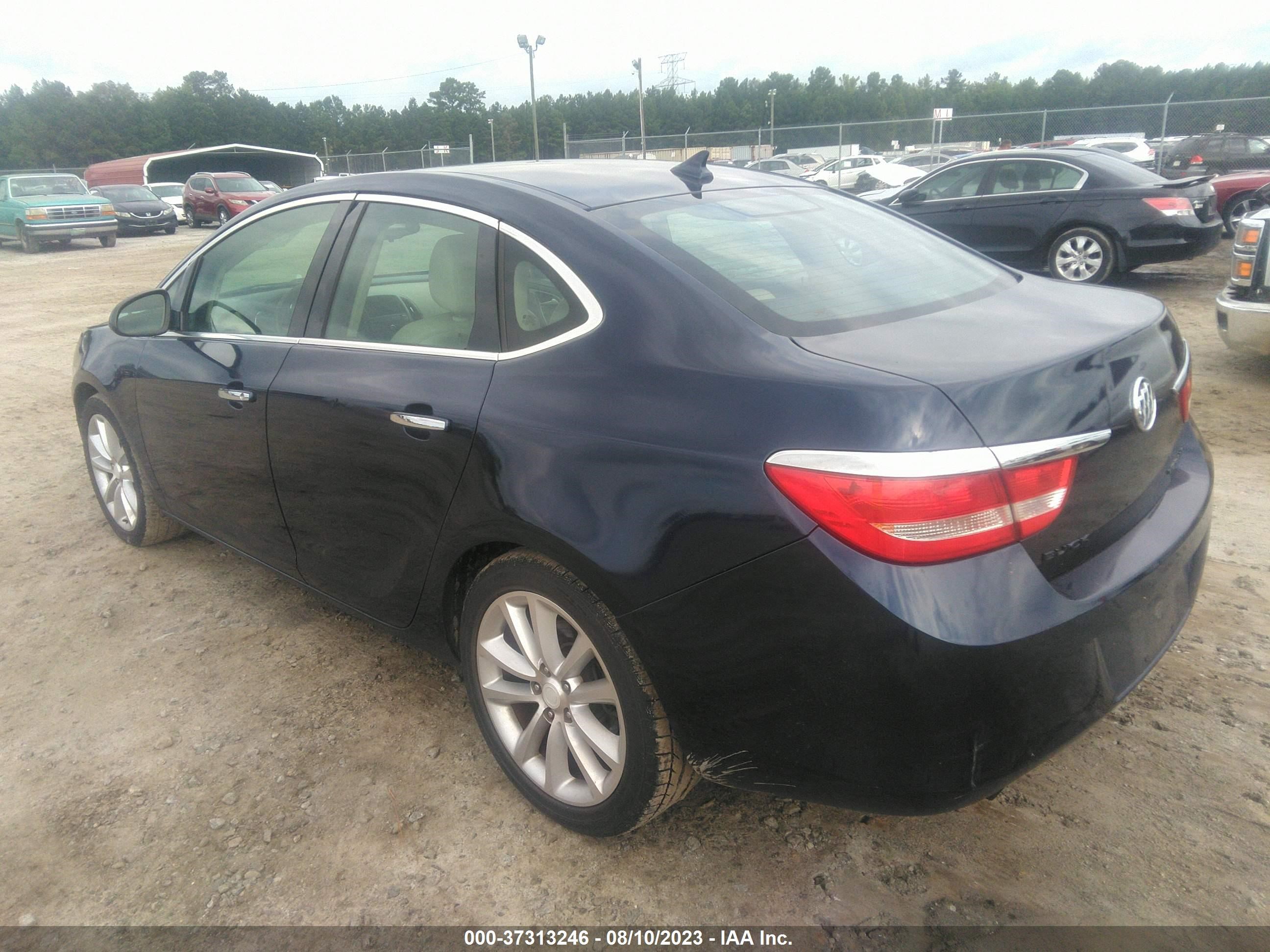 Photo 2 VIN: 1G4PP5SK7D4155693 - BUICK VERANO 