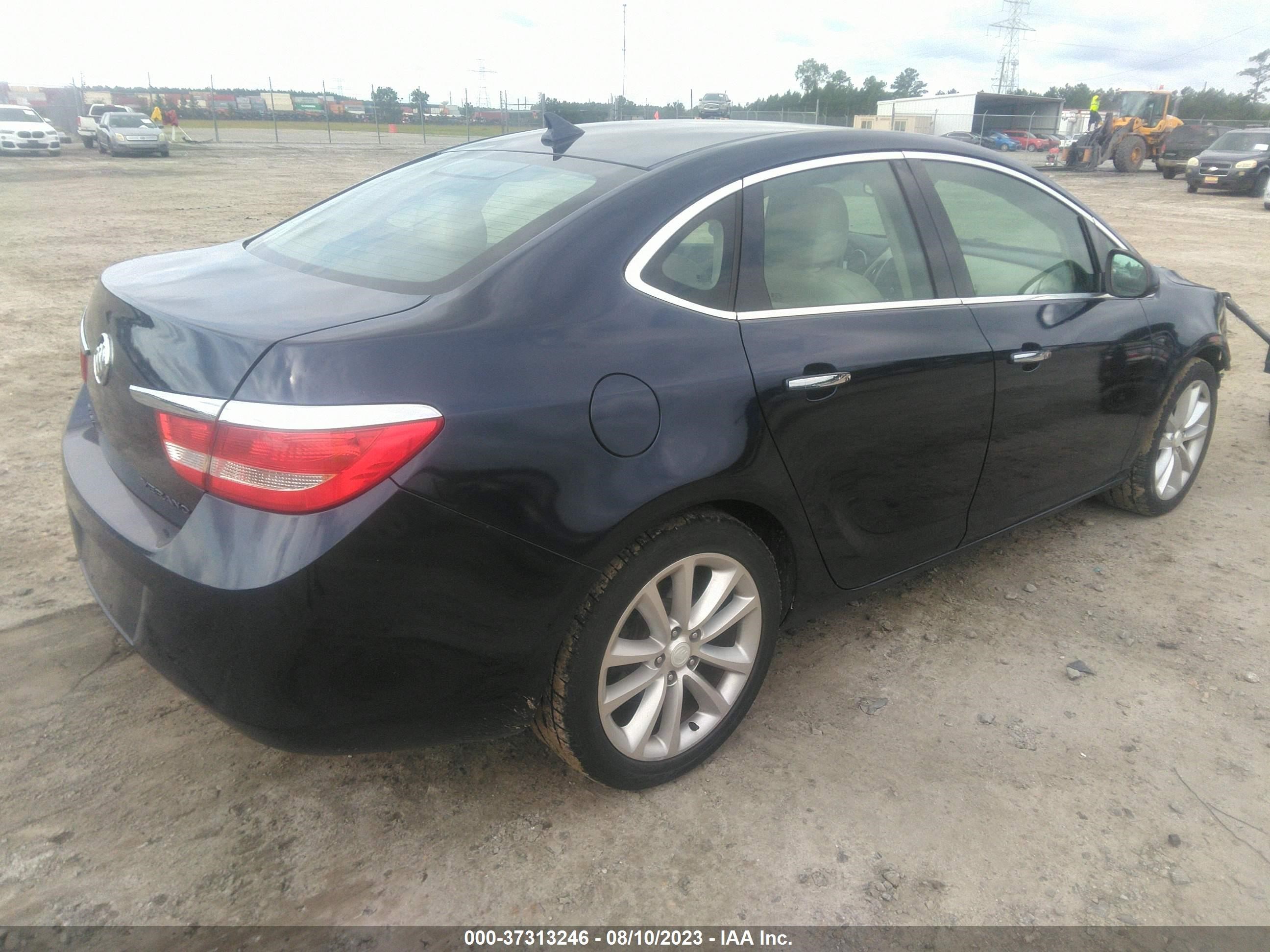 Photo 3 VIN: 1G4PP5SK7D4155693 - BUICK VERANO 