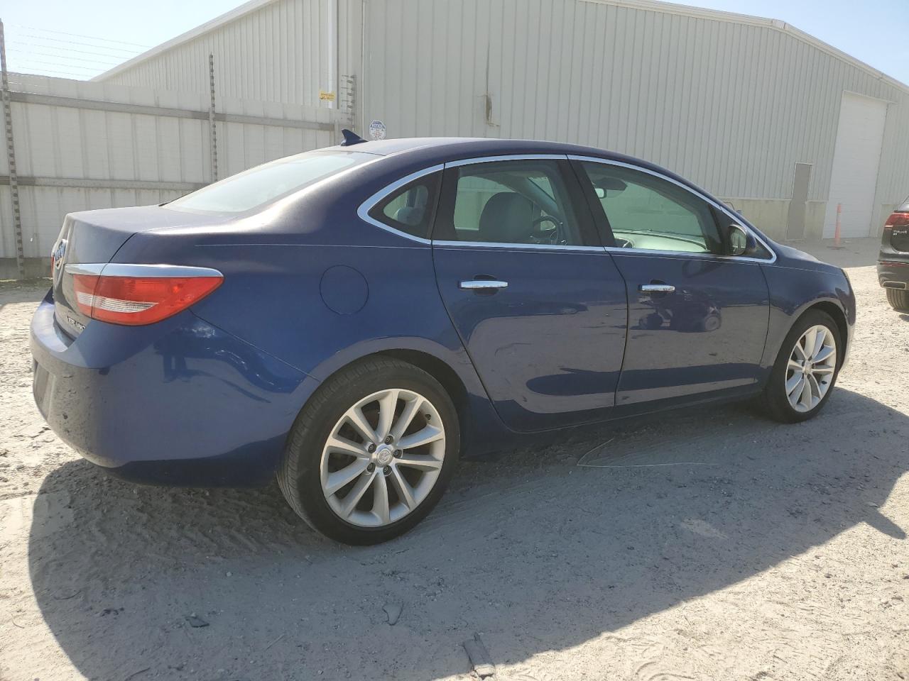 Photo 2 VIN: 1G4PP5SK7D4177922 - BUICK VERANO 