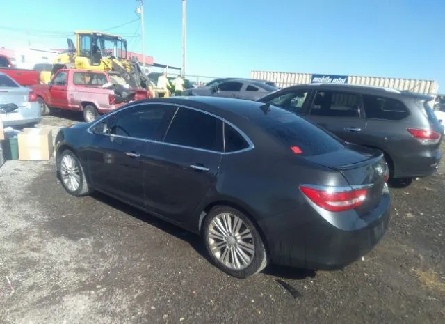 Photo 2 VIN: 1G4PP5SK7D4186409 - BUICK VERANO 