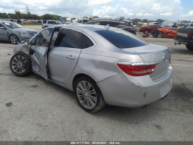 Photo 2 VIN: 1G4PP5SK7D4192498 - BUICK VERANO 