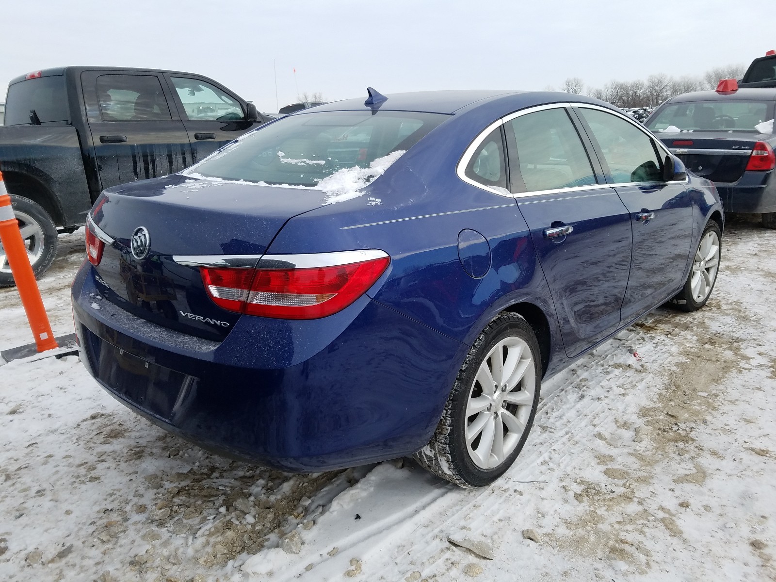 Photo 3 VIN: 1G4PP5SK7D4242607 - BUICK VERANO 