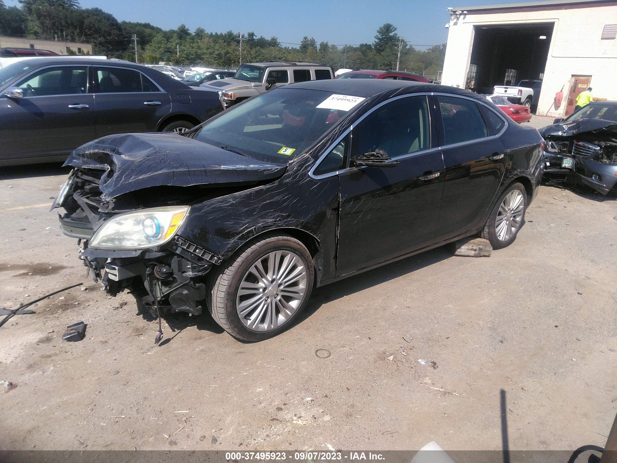 Photo 1 VIN: 1G4PP5SK7D4255258 - BUICK VERANO 