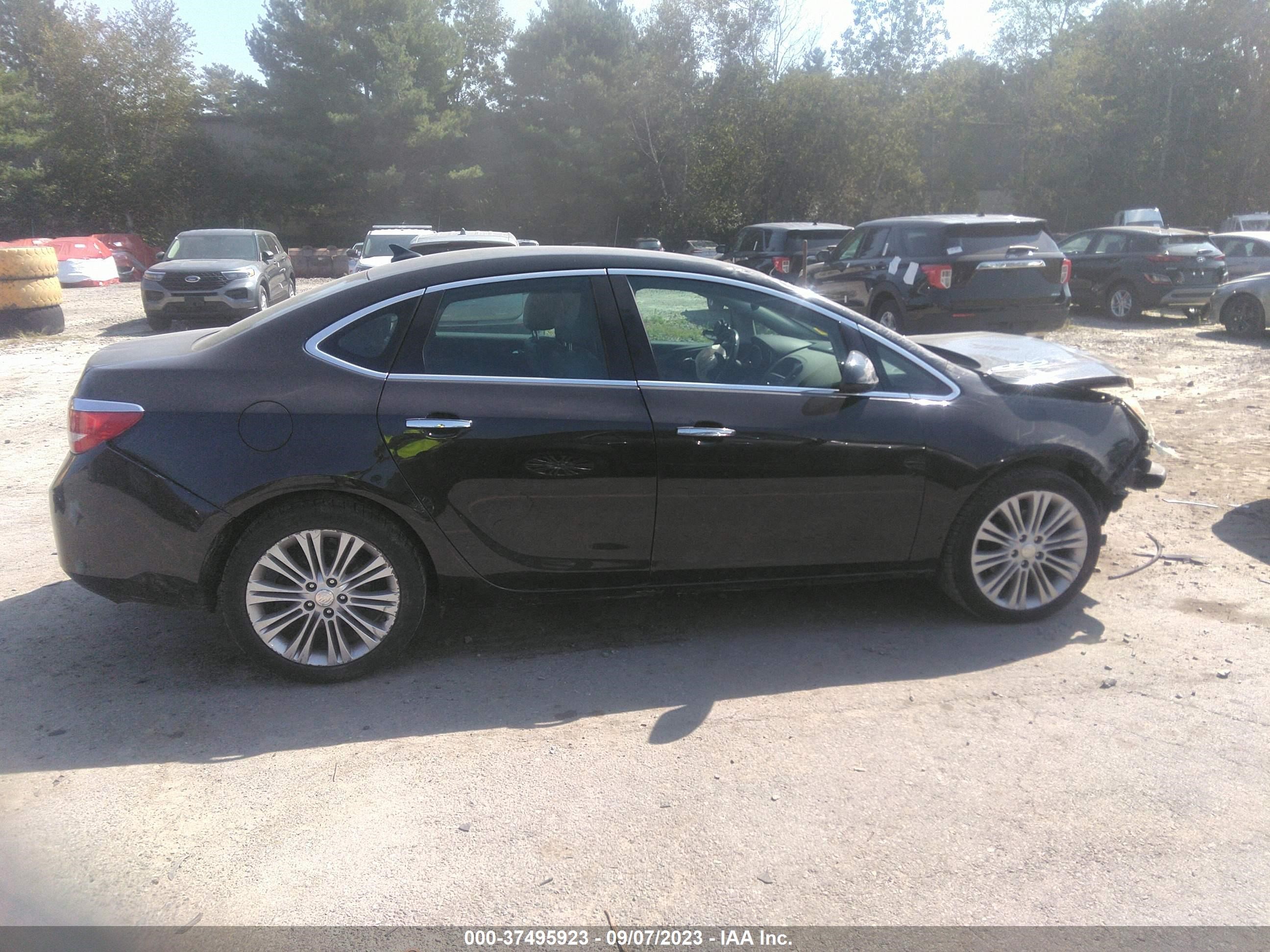 Photo 12 VIN: 1G4PP5SK7D4255258 - BUICK VERANO 