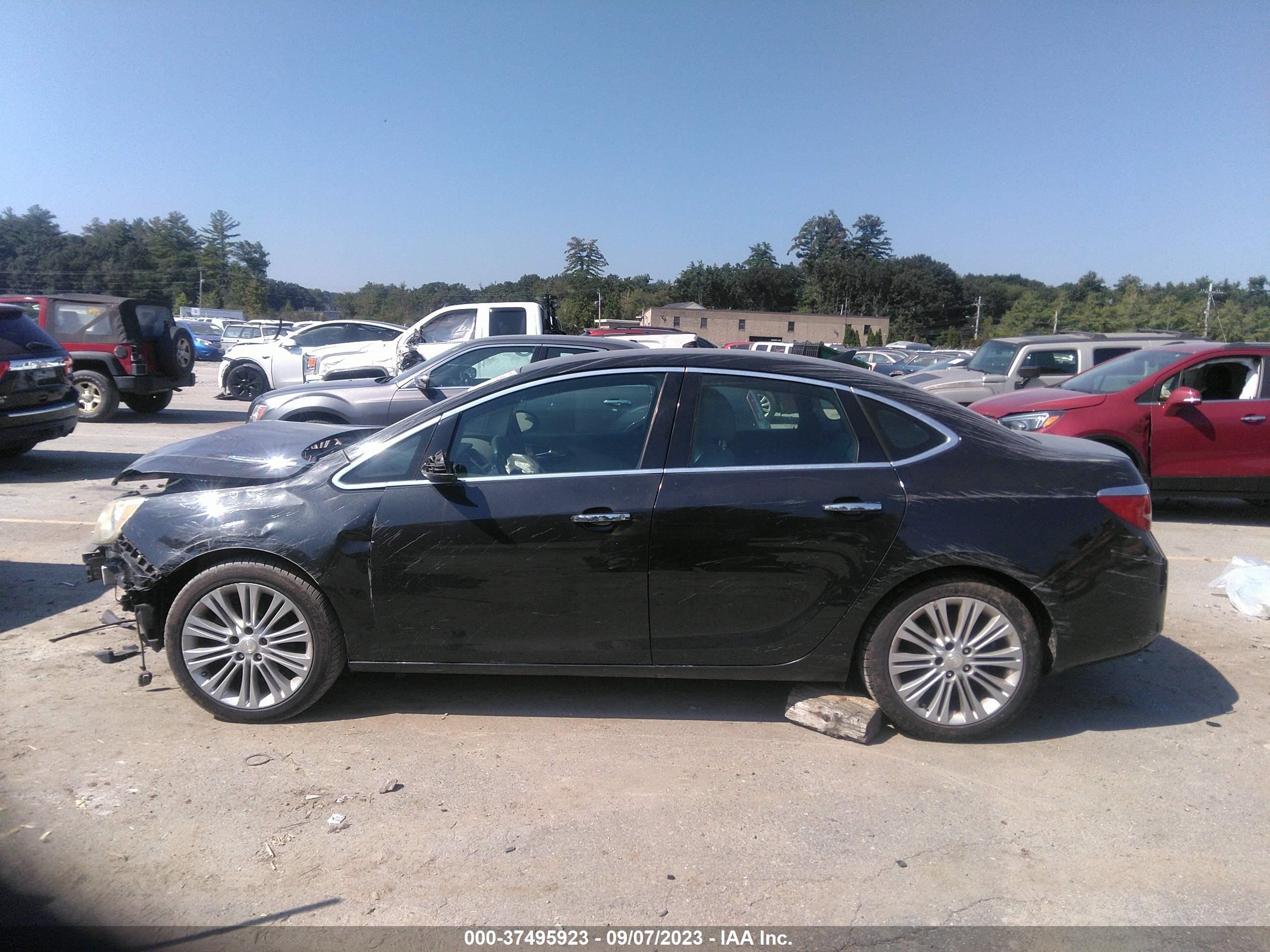 Photo 13 VIN: 1G4PP5SK7D4255258 - BUICK VERANO 